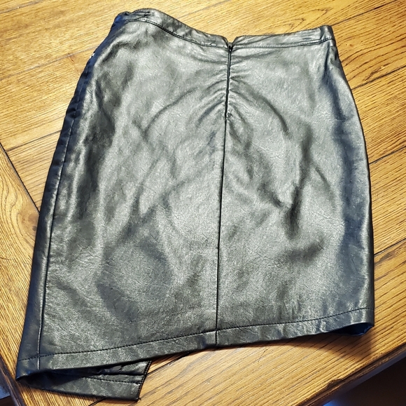 Miss Selfridge Faux Leather Skirt - Picture 4 of 5